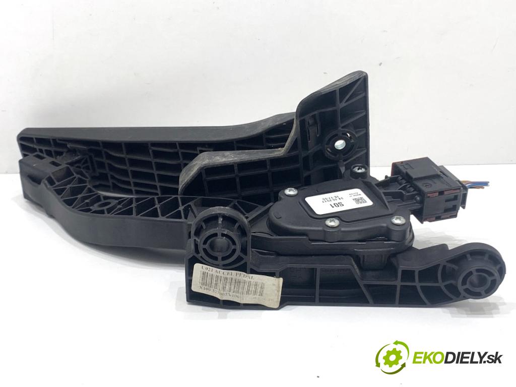 KIA CEED Kombi 2018 66 kW 1.4 CRDi 90 1396 Potenciometer plynu 32700-3XXXX (Potenciometer plynového pedálu)