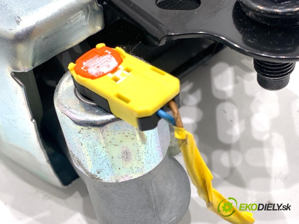 KIA CEED Kombi 2018 66 kW 1.4 CRDi 90 1396 držák bezpečnost levý přední část 88810-A2000