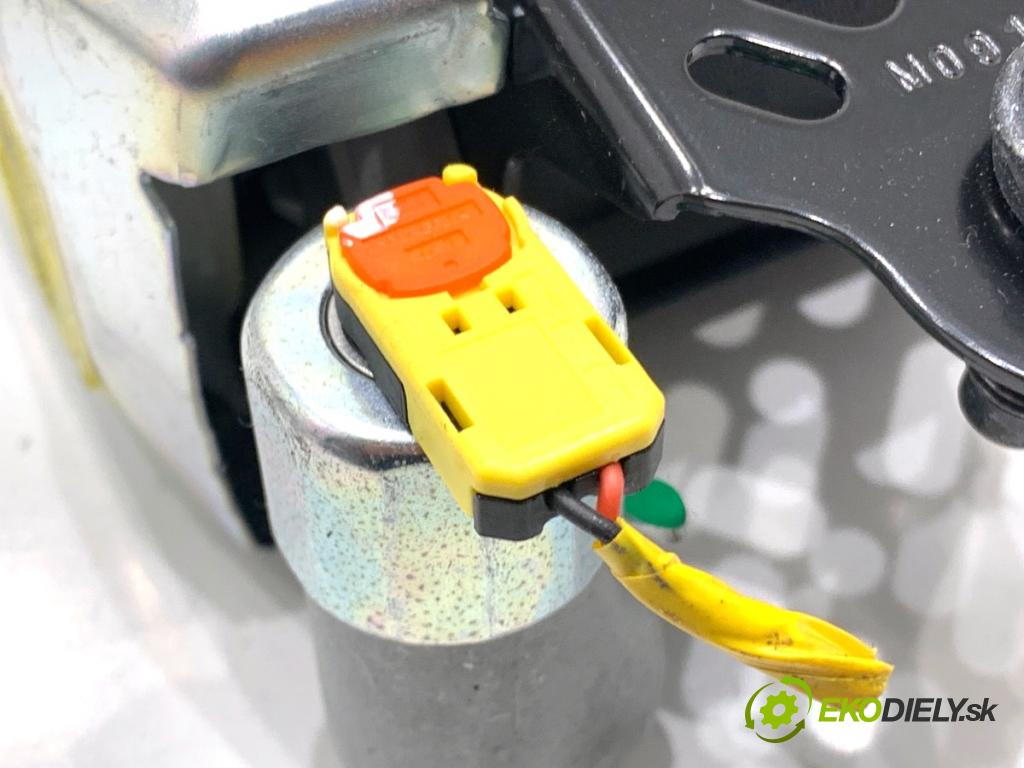 KIA CEED Kombi 2018 66 kW 1.4 CRDi 90 1396 držák bezpečnost pravý přední část 88820-A2100