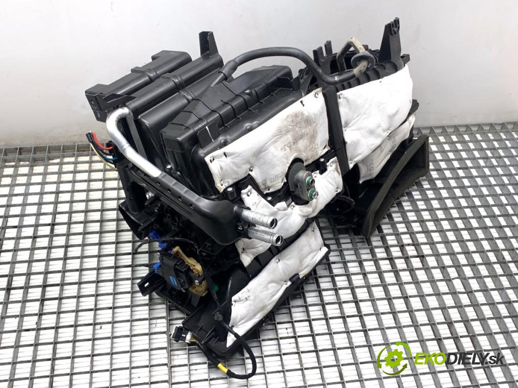 KIA CEED Kombi 2018 66 kW 1.4 CRDi 90 1396 Výhrevné teleso, radiátor kúrenia KOMBAJN 97200-A2081