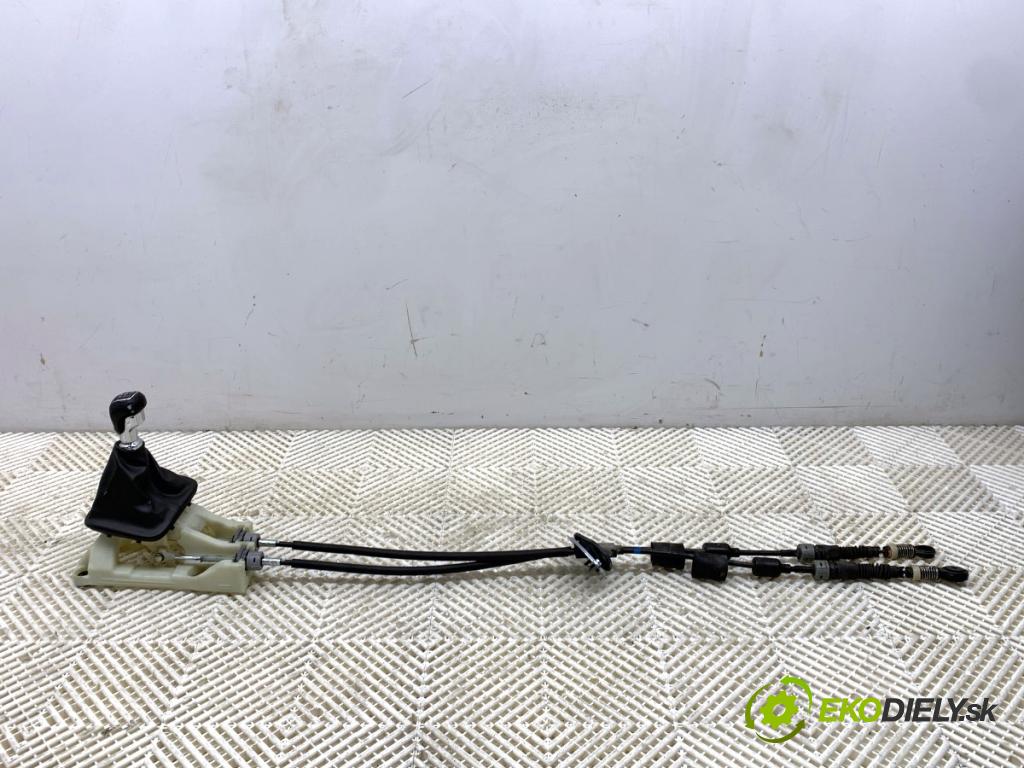 KIA CEED Kombi 2018 66 kW 1.4 CRDi 90 1396 Kulisa 43700-A2520KB (Rýchlostná páka (kulisa))