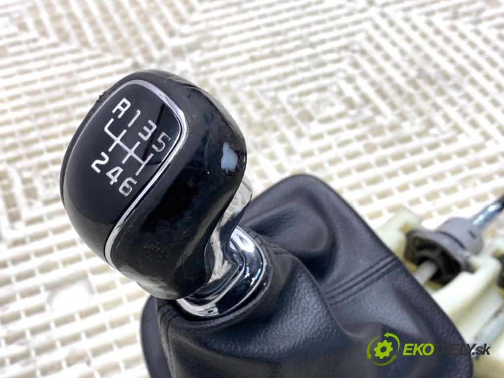 KIA CEED Kombi 2018 66 kW 1.4 CRDi 90 1396 Kulisa 43700-A2520KB (Rýchlostná páka (kulisa))