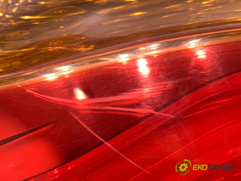 KIA CEED Kombi 2018 66 kW 1.4 CRDi 90 1396 Svetlo pravy zad 92402-A23