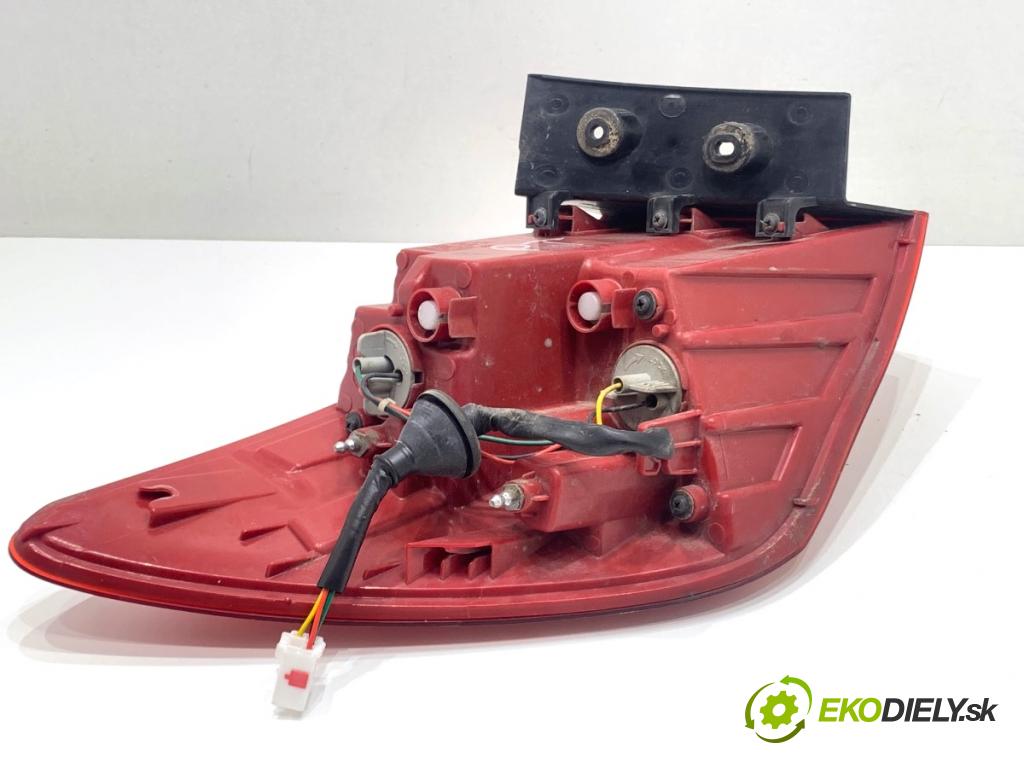 KIA CEED Kombi 2018 66 kW 1.4 CRDi 90 1396 Svetlo pravy zad 92402-A23