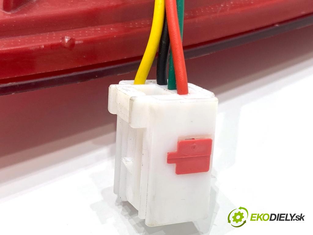 KIA CEED Kombi 2018 66 kW 1.4 CRDi 90 1396 Svetlo pravy zad 92402-A23