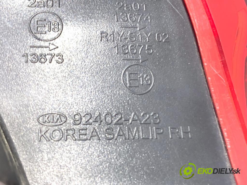 KIA CEED Kombi 2018 66 kW 1.4 CRDi 90 1396 Svetlo pravy zad 92402-A23