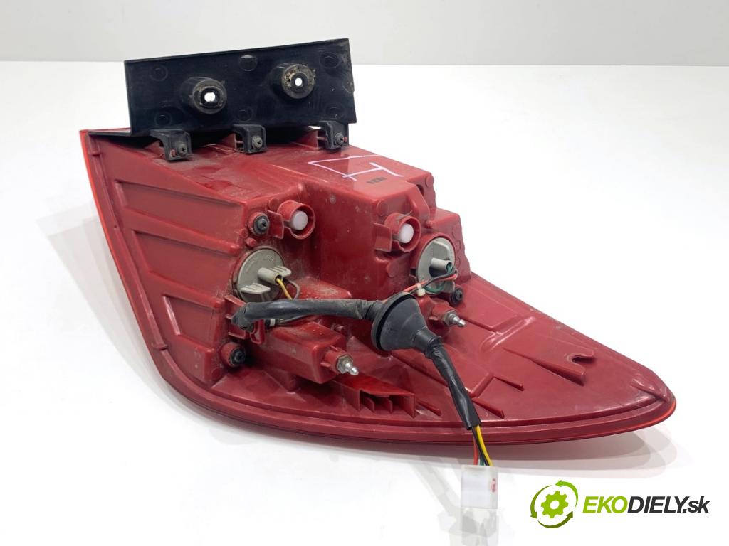 KIA CEED Kombi 2018 66 kW 1.4 CRDi 90 1396 světlo levý zadní část 92401-A23