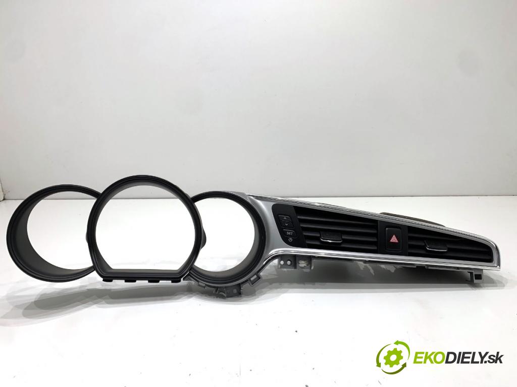 KIA CEED Kombi 2018 66 kW 1.4 CRDi 90 1396 Mriežky kúrenia predný stredna 97410-A2200