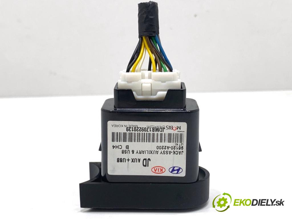 KIA CEED Kombi 2018 66 kW 1.4 CRDi 90 1396 HNÍZDO: USB 96120-A2200