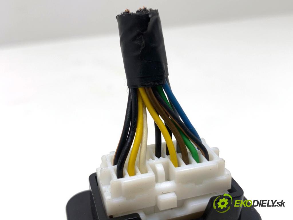 KIA CEED Kombi 2018 66 kW 1.4 CRDi 90 1396 HNÍZDO: USB 96120-A2200