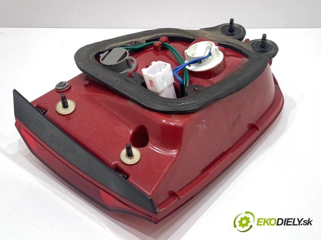 KIA CEED Kombi 2018 66 kW 1.4 CRDi 90 1396 Svetlo zad pravá vnútorná 92404-A23 (Kľučka dverí ostatné)