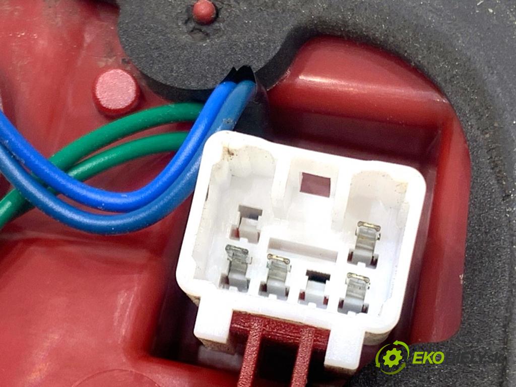 KIA CEED Kombi 2018 66 kW 1.4 CRDi 90 1396 Svetlo zad pravá vnútorná 92404-A23 (Kľučka dverí ostatné)