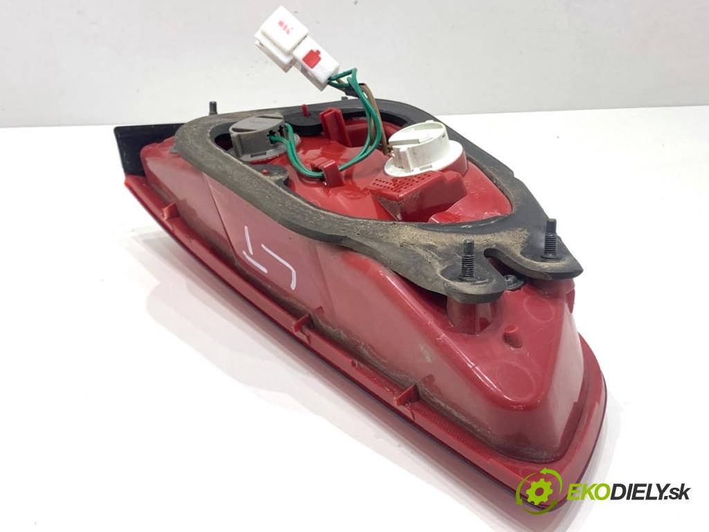 KIA CEED Kombi 2018 66 kW 1.4 CRDi 90 1396 světlo zadní část levá strana vnitřní 92403-A23 (Klika dveří ostatní)