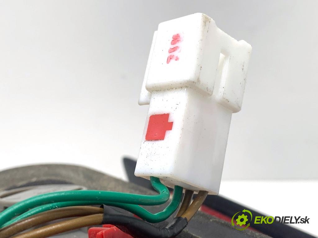 KIA CEED Kombi 2018 66 kW 1.4 CRDi 90 1396 světlo zadní část levá strana vnitřní 92403-A23 (Klika dveří ostatní)