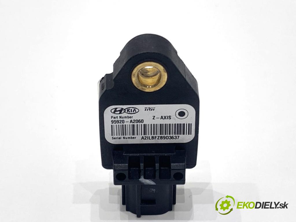 KIA CEED Kombi 2018 66 kW 1.4 CRDi 90 1396 snímač nárazu 95920-A2060 (Snímač nárazu)