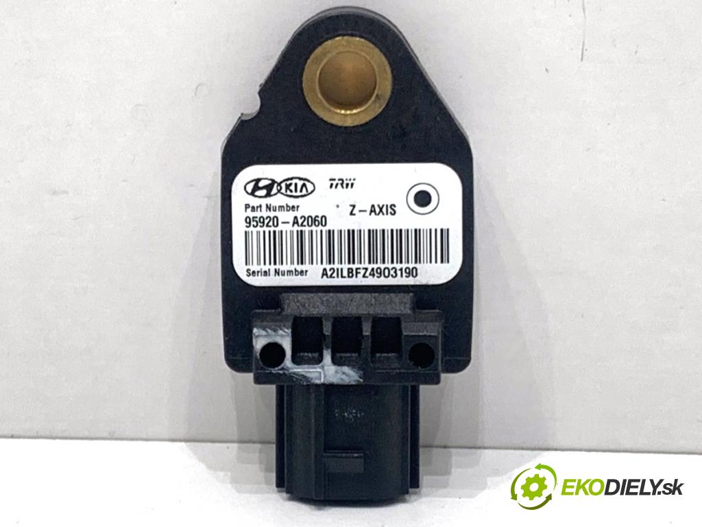 KIA CEED Kombi 2018 66 kW 1.4 CRDi 90 1396 snímač nárazu 95920-A2060 (Snímač nárazu)