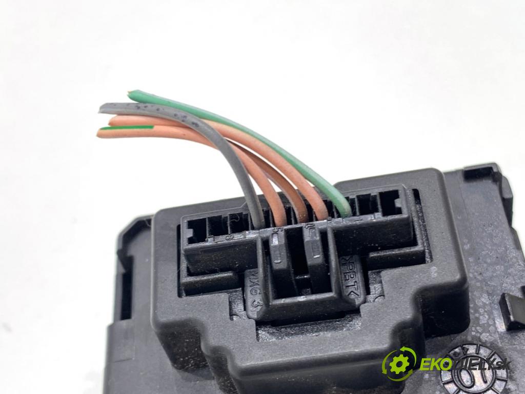 RENAULT SCÉNIC II nadwozie wielkoprzestrzenne (MPV) 2007 99 kW 2.0 (JM05, JM0U, JM1N, JM1U, JM2V) 1998 spinačka 8200125077 (Spínacia skrinka)