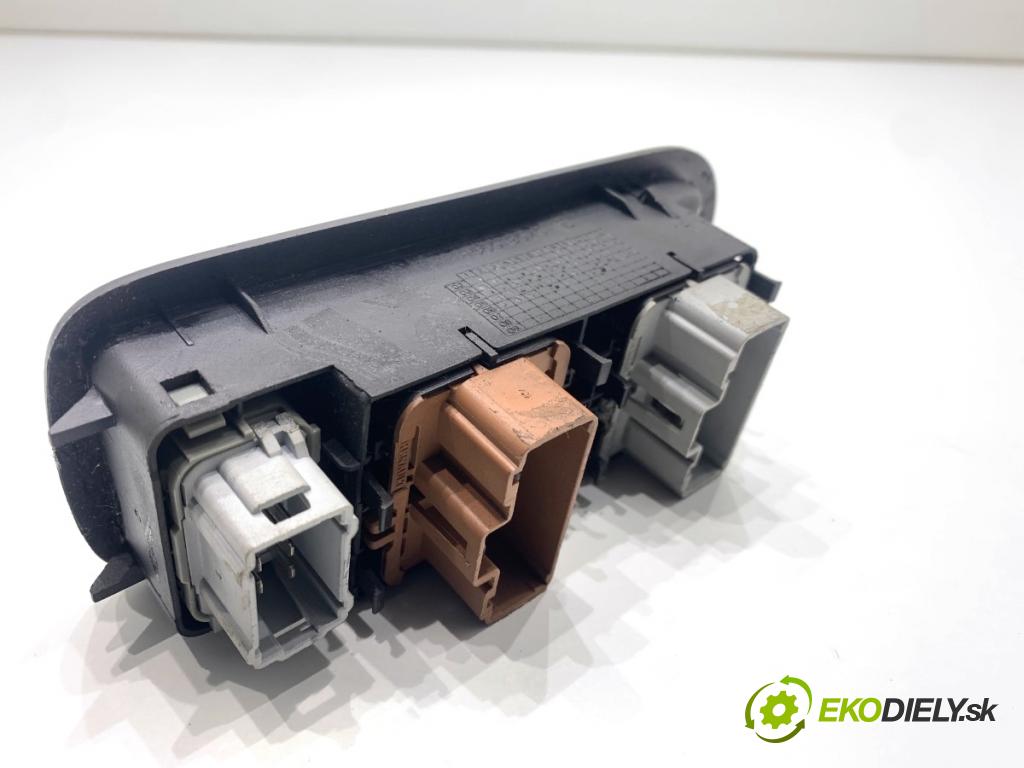 RENAULT SCÉNIC II nadwozie wielkoprzestrzenne (MPV) 2007 99 kW 2.0 (JM05, JM0U, JM1N, JM1U, JM2V) 1998 Prepínač okien 8200160603 (Prepínacie páčky pod volantom)