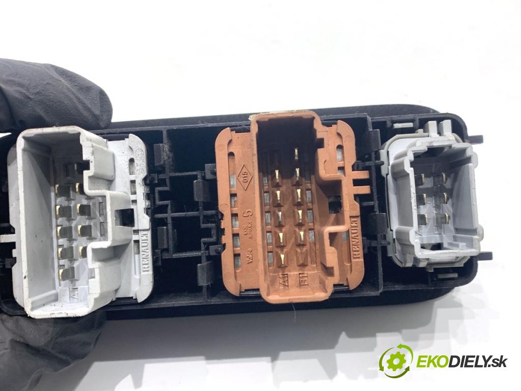 RENAULT SCÉNIC II nadwozie wielkoprzestrzenne (MPV) 2007 99 kW 2.0 (JM05, JM0U, JM1N, JM1U, JM2V) 1998 Prepínač okien 8200160603 (Prepínacie páčky pod volantom)