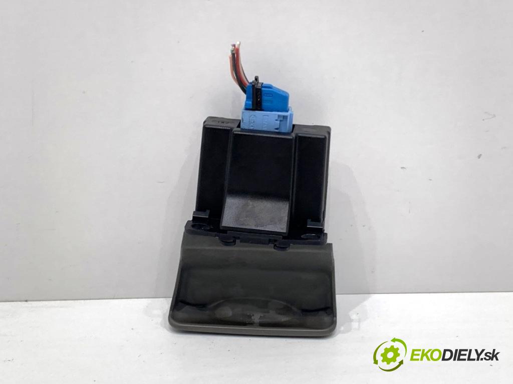 RENAULT SCÉNIC II nadwozie wielkoprzestrzenne (MPV) 2007 99 kW 2.0 (JM05, JM0U, JM1N, JM1U, JM2V) 1998 Spínač brzdy ručnej brzdy 8200610146 (Prepínacie páčky pod volantom)