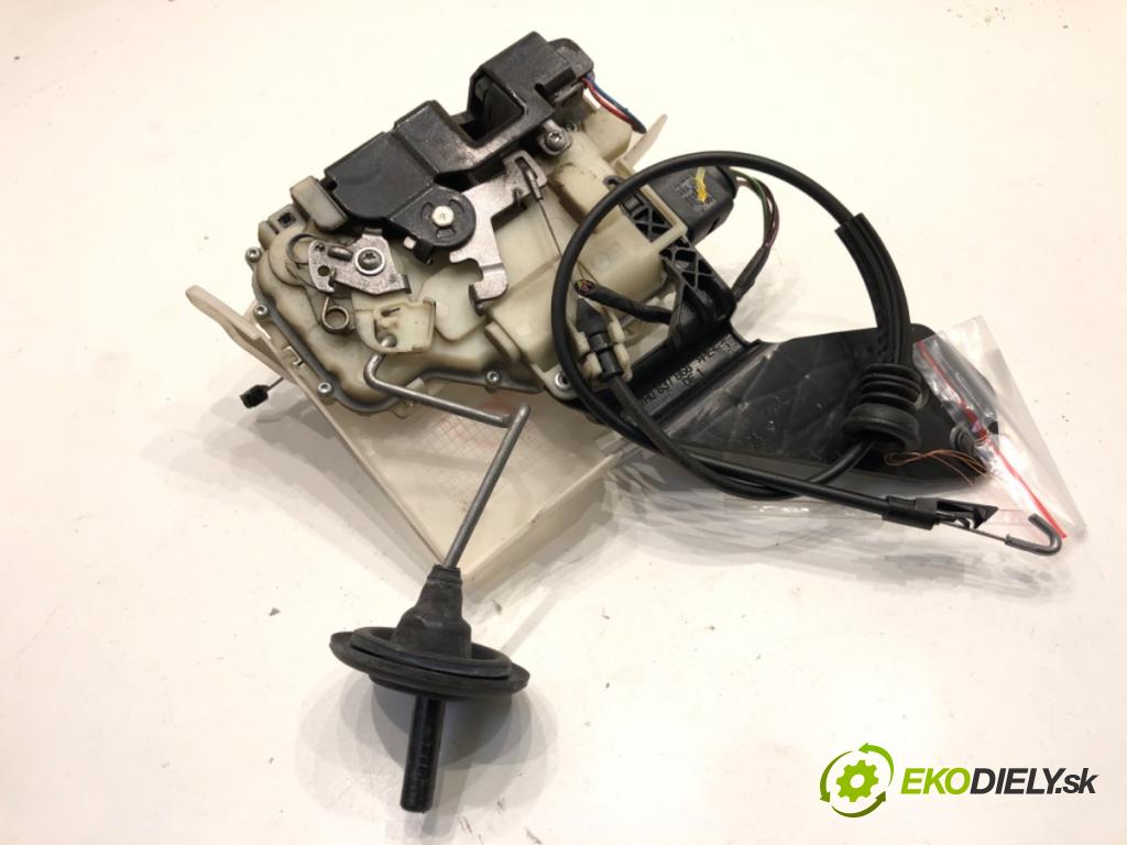 VW TRANSPORTER T5 Autobus 2014 75 kW 1.9 TDI 1896 zámok Dvere pravy predný 7H0837868