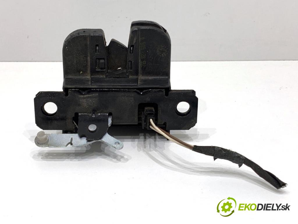 VW TRANSPORTER T5 Autobus 2014 75 kW 1.9 TDI 1896 zámok dverí zad 7E5827505A