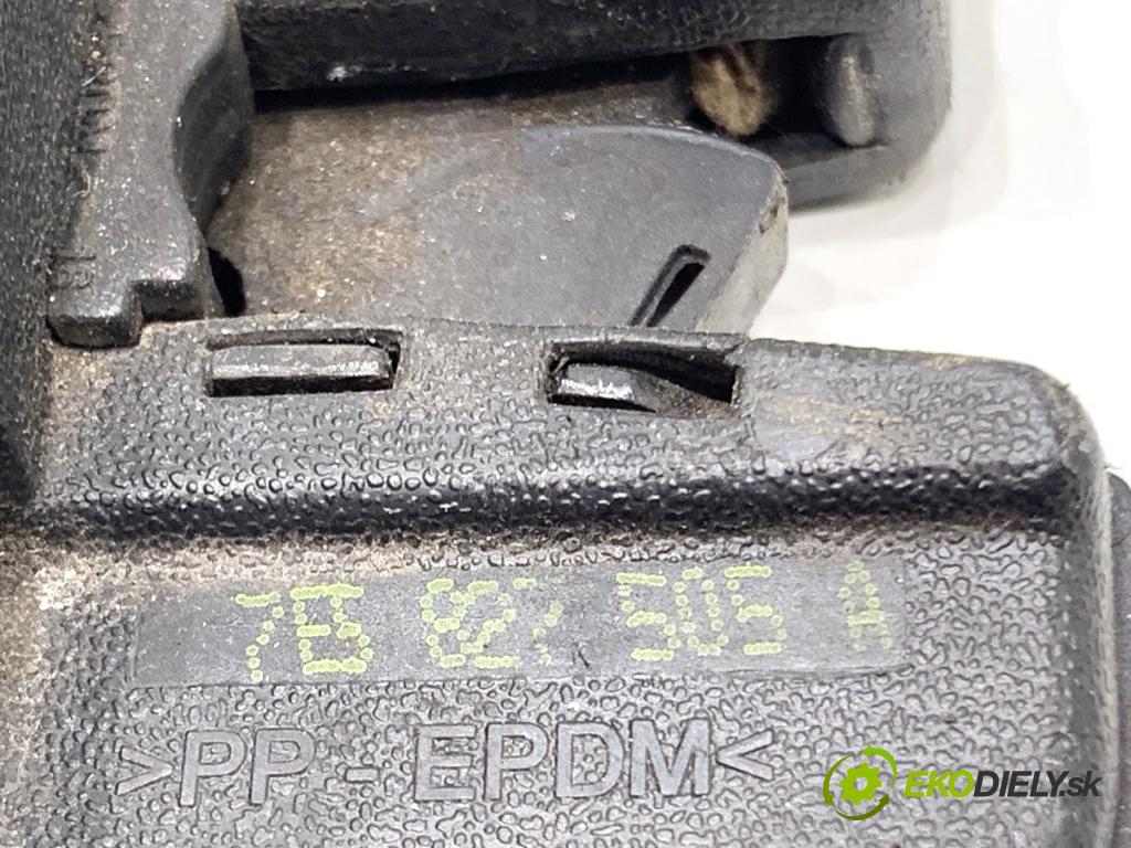 VW TRANSPORTER T5 Autobus 2014 75 kW 1.9 TDI 1896 zámok dveří zadní část 7E5827505A