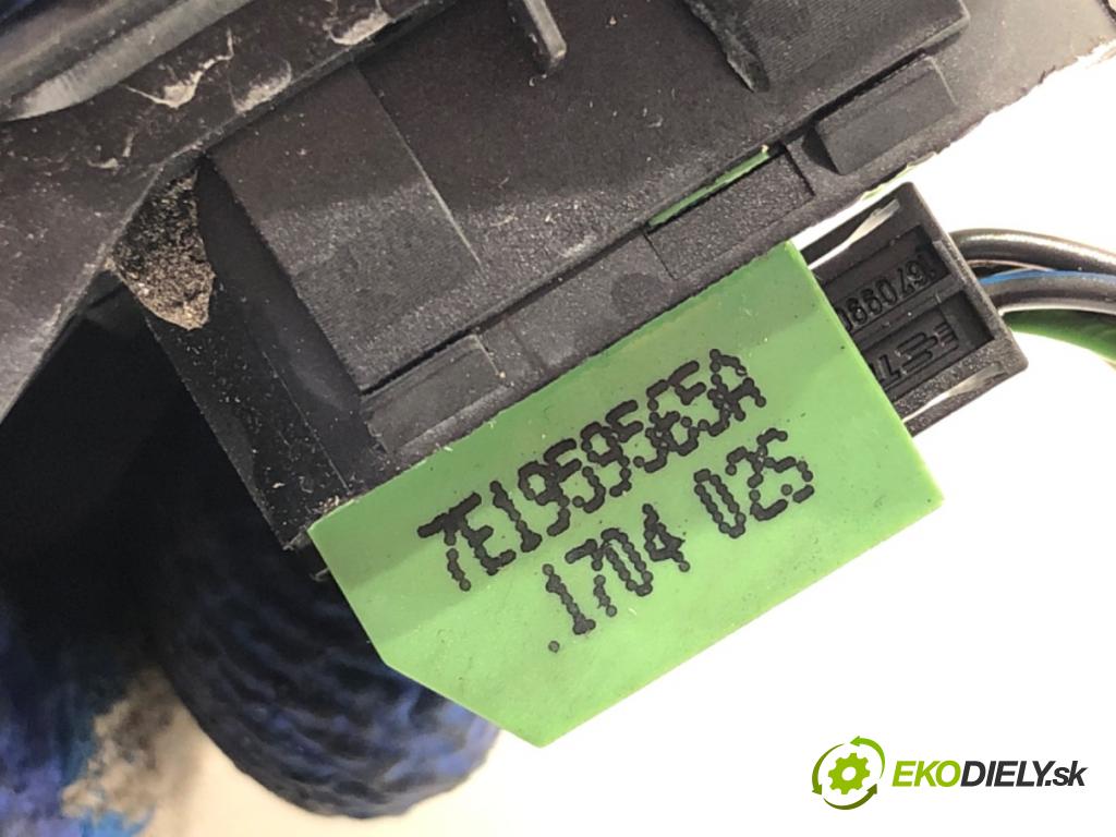 VW TRANSPORTER T5 Autobus 2014 75 kW 1.9 TDI 1896 Prepínač okien 7H5959539 (Prepínacie páčky pod volantom)