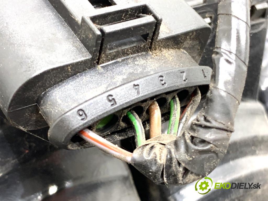 VW TRANSPORTER T5 Autobus 2014 75 kW 1.9 TDI 1896 Svetlo ľavy zad 7H5945096M