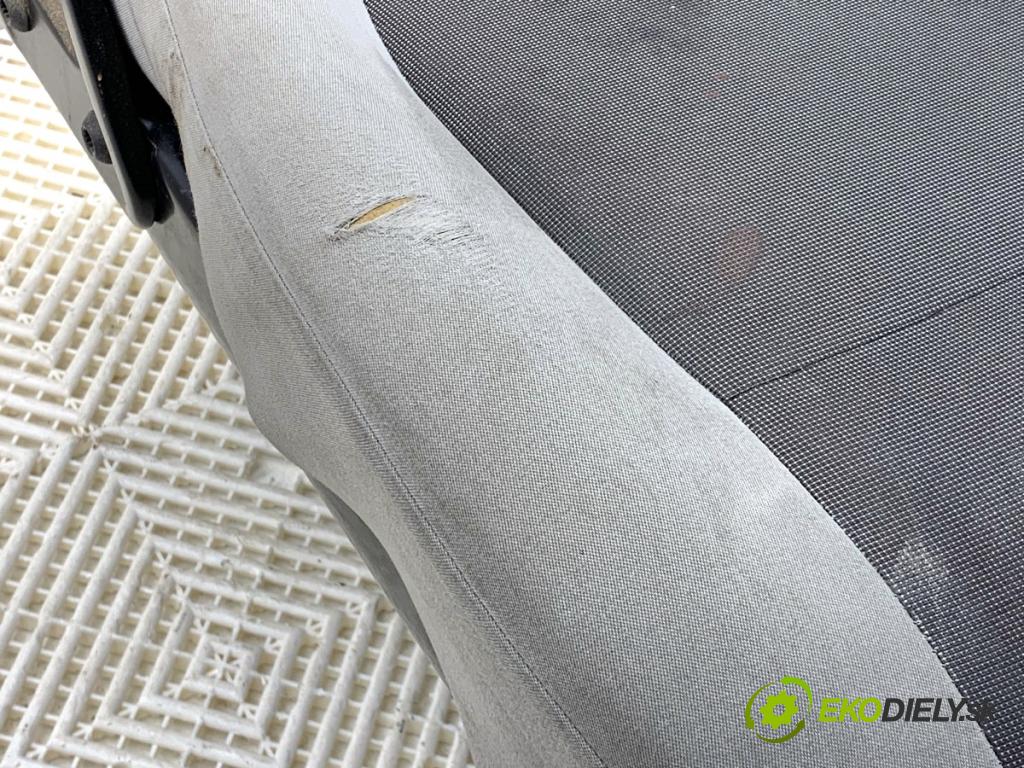 VW TRANSPORTER T5 Autobus 2014 75 kW 1.9 TDI 1896 Sedadlo pravy predný DVOJNÁSOBEK: