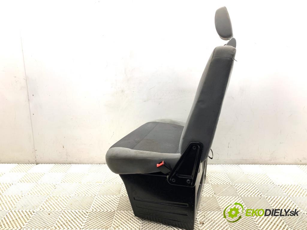 VW TRANSPORTER T5 Autobus 2014 75 kW 1.9 TDI 1896 Sedadlo pravy predný DVOJNÁSOBEK: