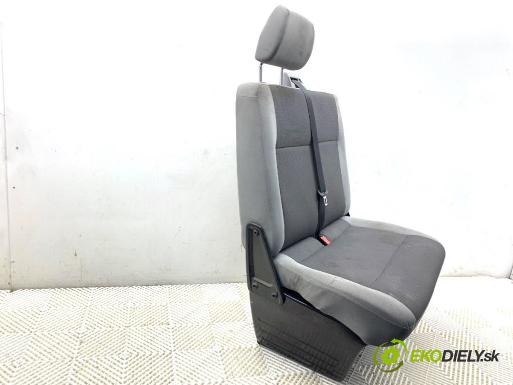 VW TRANSPORTER T5 Autobus 2014 75 kW 1.9 TDI 1896 Sedadlo pravy predný DVOJNÁSOBEK: