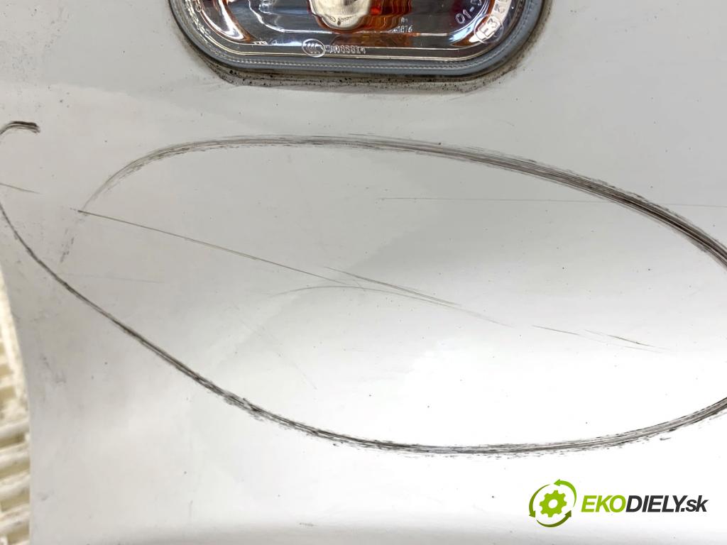 VW TRANSPORTER T5 Autobus 2014 75 kW 1.9 TDI 1896 Blatník pravy predný