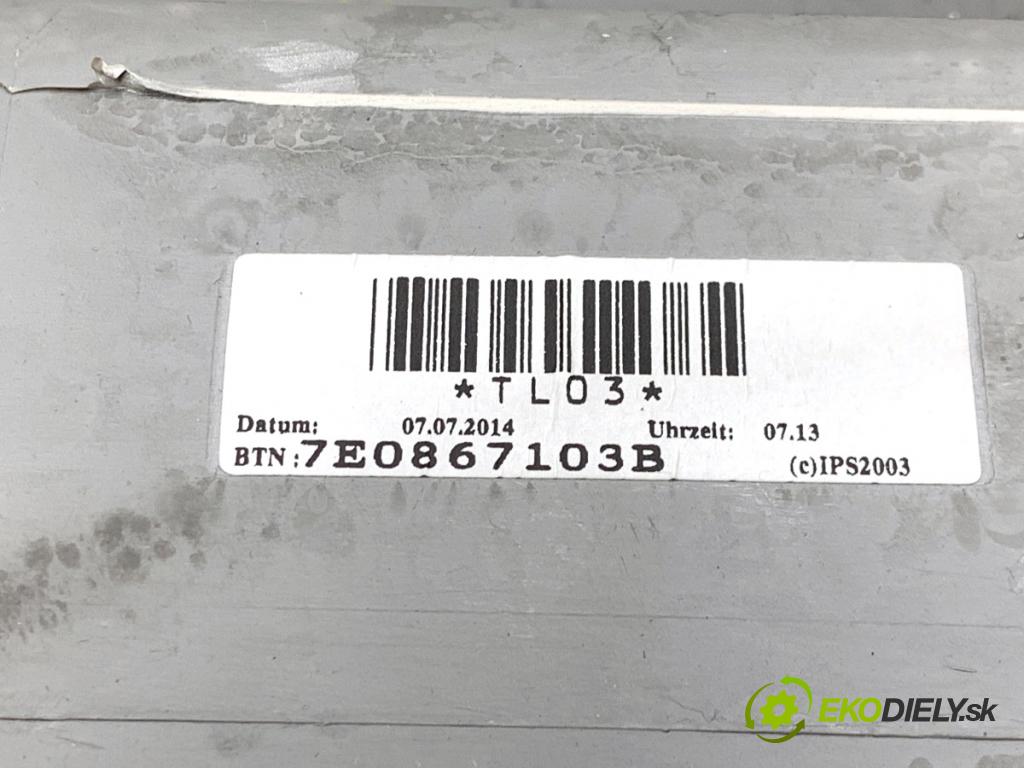 VW TRANSPORTER T5 Autobus 2014 75 kW 1.9 TDI 1896 čalúnenie Dvere ľavy predný