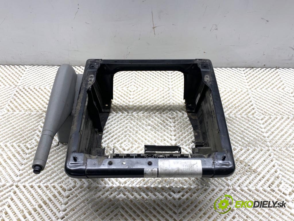 VW TRANSPORTER T5 Autobus 2014 75 kW 1.9 TDI 1896 obal sedačky levý přední část 