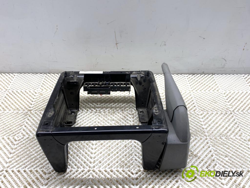 VW TRANSPORTER T5 Autobus 2014 75 kW 1.9 TDI 1896 Obal sedačky ľavy predný