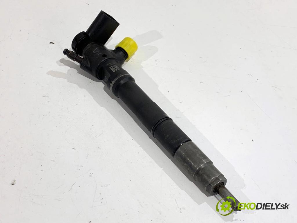 VW GOLF VII liftback  81 kW 1.6 TDI 1598 vstrekovač 04L130277D (Vstrekovač paliva)