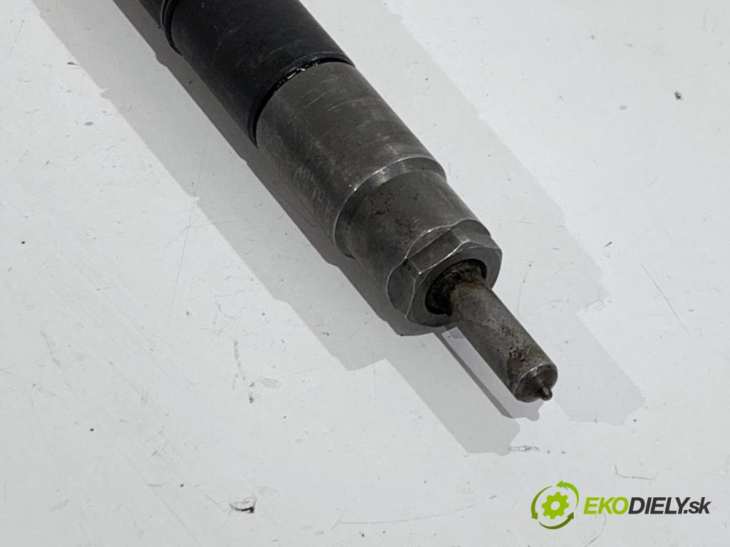 VW GOLF VII liftback  81 kW 1.6 TDI 1598 vstřikovač 04L130277D (Vstřikovač paliva)