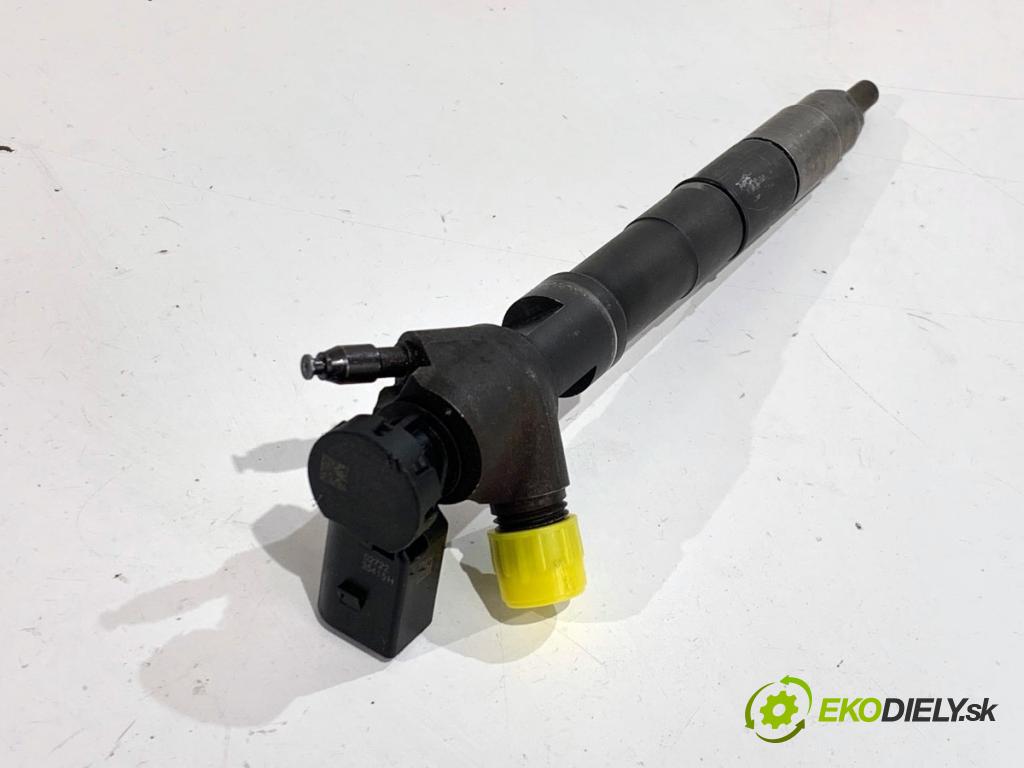 VW GOLF VII liftback 81 kW 1.6 TDI 1598 vstrekovač 04L130277D (Vstrekovač paliva)