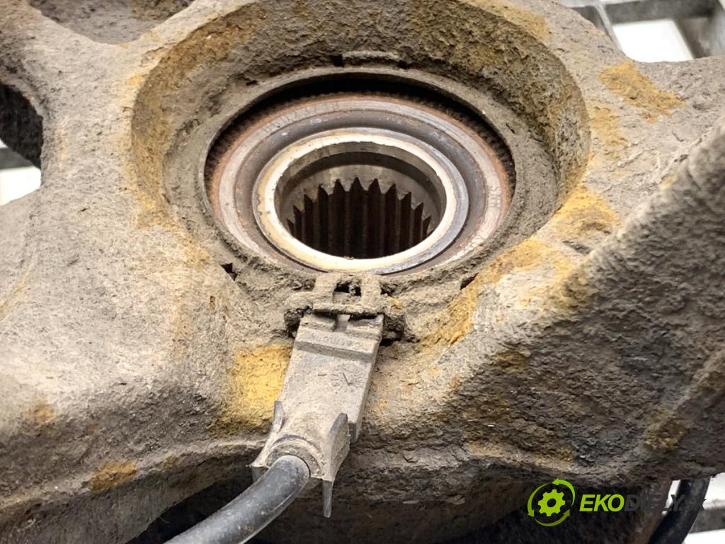 RENAULT CLIO III liftback 2006 55 kW 1.2 16V (BR02, BR0J, BR11, CR02, CR0J, CR11) 1149 náboj pravý přední část