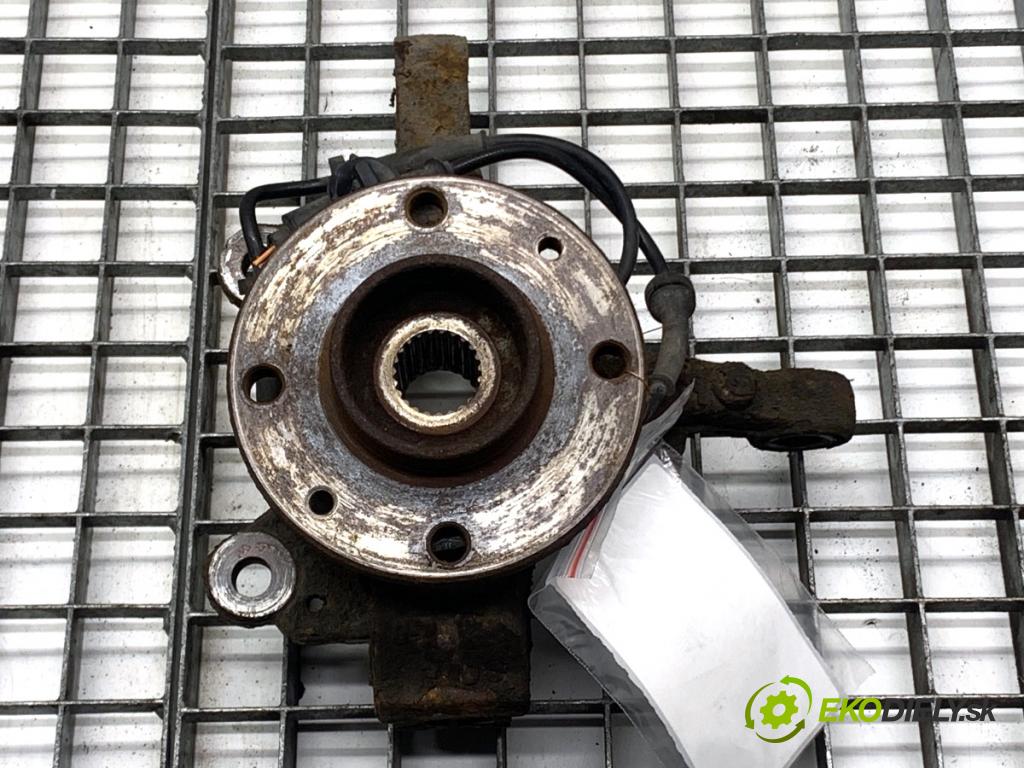 RENAULT CLIO III liftback 2006 55 kW 1.2 16V (BR02, BR0J, BR11, CR02, CR0J, CR11) 1149 náboj levý přední část 