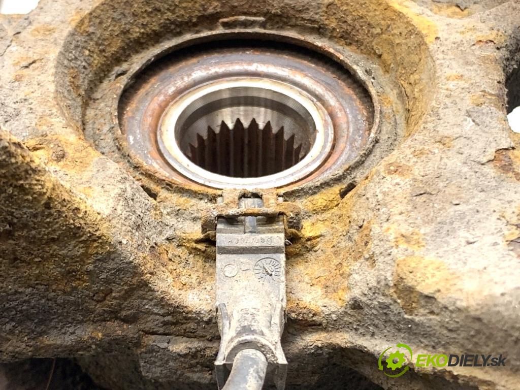 RENAULT CLIO III liftback 2006 55 kW 1.2 16V (BR02, BR0J, BR11, CR02, CR0J, CR11) 1149 náboj levý přední část