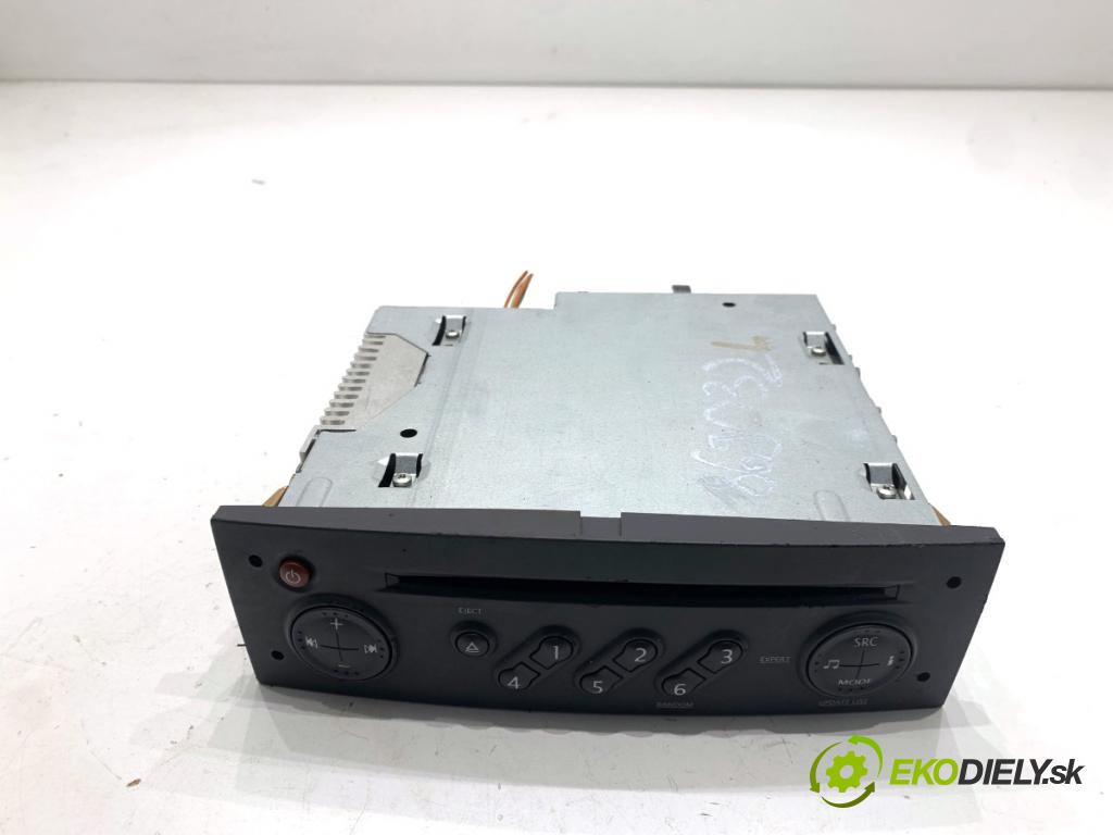 RENAULT CLIO III liftback 2006 55 kW 1.2 16V (BR02, BR0J, BR11, CR02, CR0J, CR11) 1149 RADIO 8200483757 (Audio zariadenie)