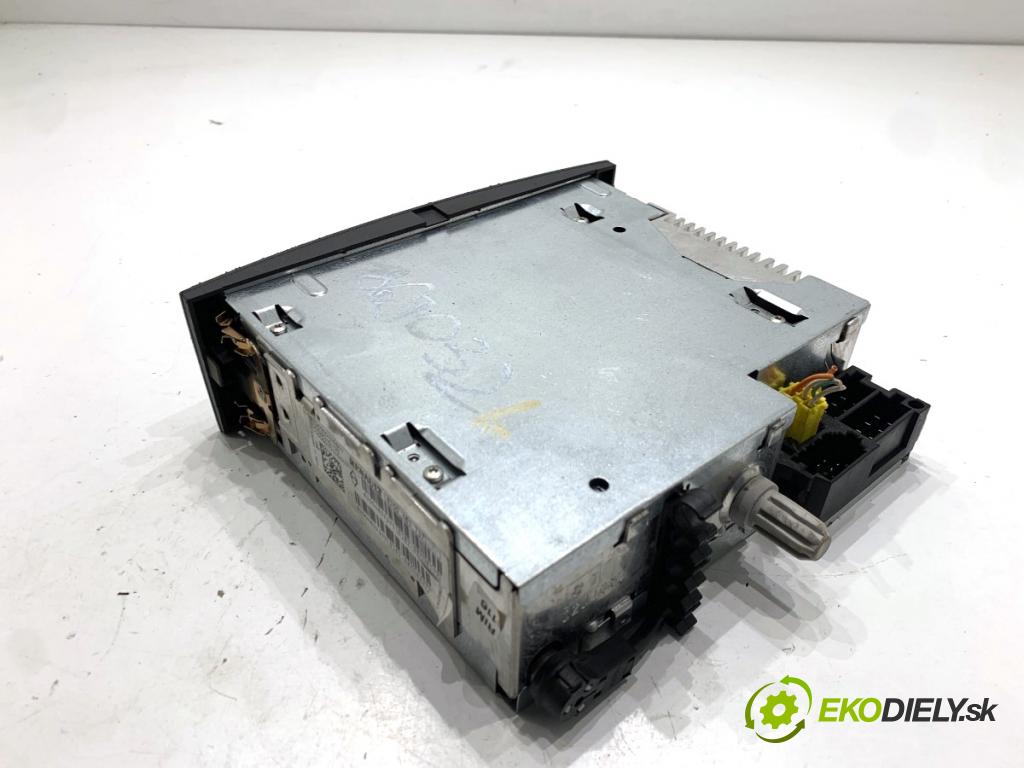 RENAULT CLIO III liftback 2006 55 kW 1.2 16V (BR02, BR0J, BR11, CR02, CR0J, CR11) 1149 RADIO 8200483757 (Audio zariadenie)