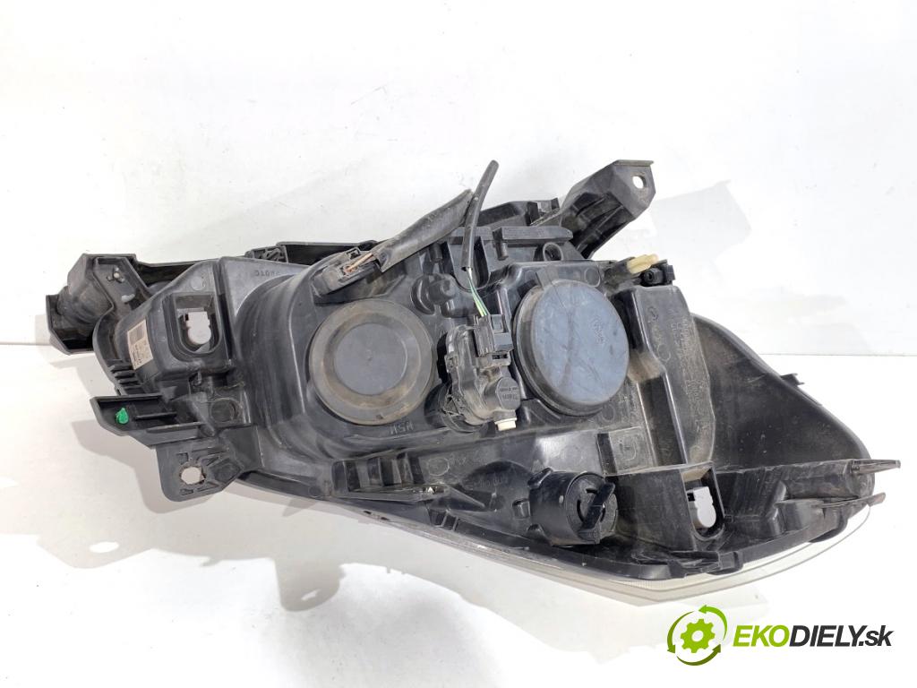 RENAULT CLIO III liftback 2006 55 kW 1.2 16V (BR02, BR0J, BR11, CR02, CR0J, CR11) 1149 světlomet levý přední část 8200244889