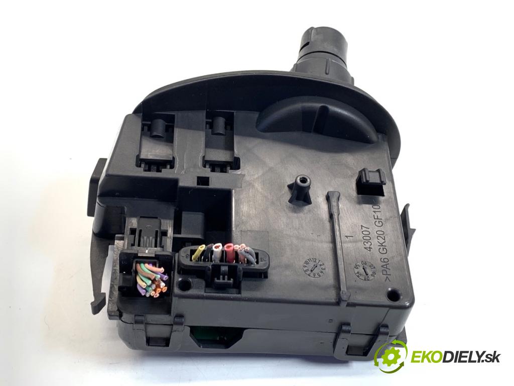 RENAULT CLIO III liftback 2006 55 kW 1.2 16V (BR02, BR0J, BR11, CR02, CR0J, CR11) 1149 Prepínač stieračov 88103003 (Prepínacie páčky pod volantom)