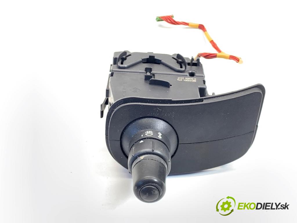 RENAULT CLIO III liftback 2006 55 kW 1.2 16V (BR02, BR0J, BR11, CR02, CR0J, CR11) 1149 Prepínač smeroviek 88102001 (Prepínacie páčky pod volantom)