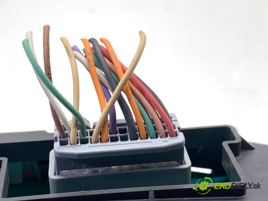 RENAULT CLIO III liftback 2006 55 kW 1.2 16V (BR02, BR0J, BR11, CR02, CR0J, CR11) 1149 Prístrojovka 8200316824F (Prístrojová doska)