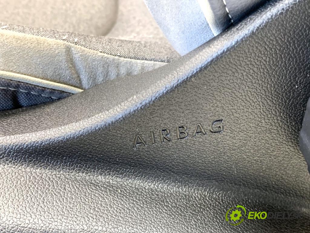 VW ID.3 liftback 2020 150 kW Pro  sedadlo levý přední část