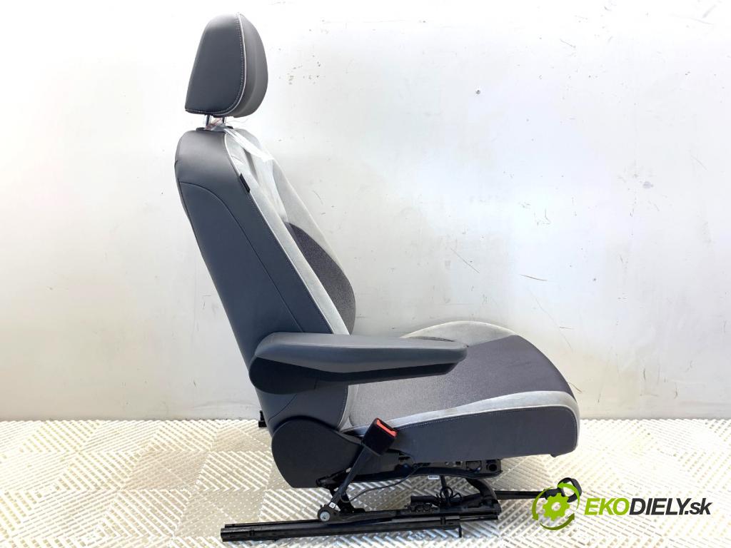 VW ID.3 liftback 2020 150 kW Pro  sedadlo levý přední část